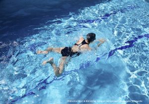 Read more about the article Schwimmen stärkt den Rücken – wenn die Technik stimmt