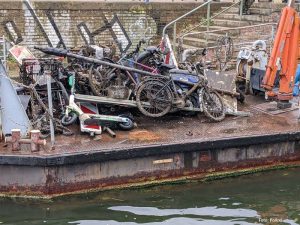 Read more about the article Wasserschutzpolizei warnt: Das Springen von Brücken ist lebensgefährlich