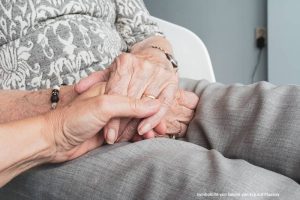 Read more about the article Einsamkeit tritt bei Älteren nicht häufiger auf, ist aber schwerer zu überwinden