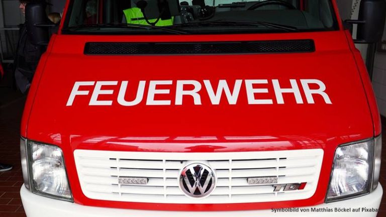 Mehr über den Artikel erfahren Neustadt i. H. – Brand von zwei Gartenhäusern im Kleingartenverein