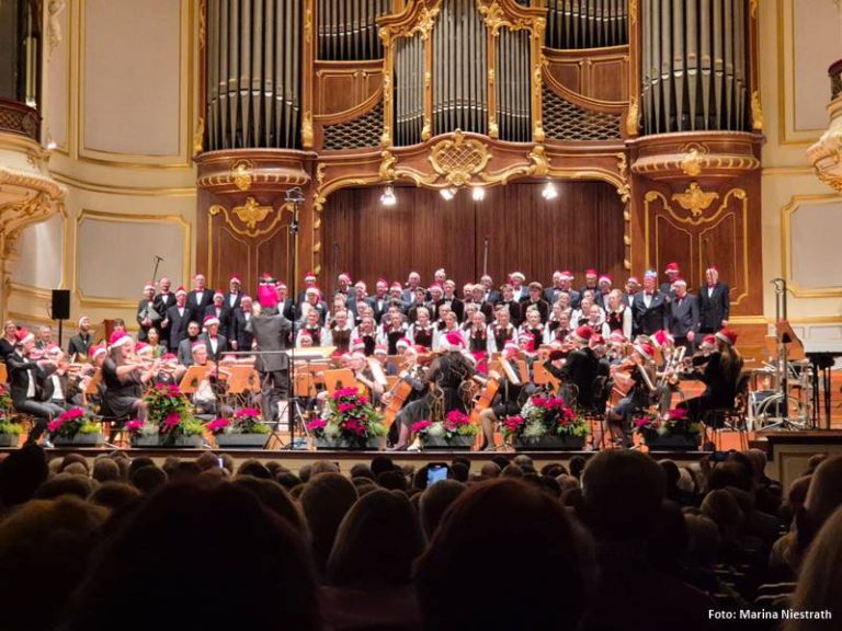 Mehr über den Artikel erfahren Weihnachtskonzert in der Hamburger Laeiszhalle