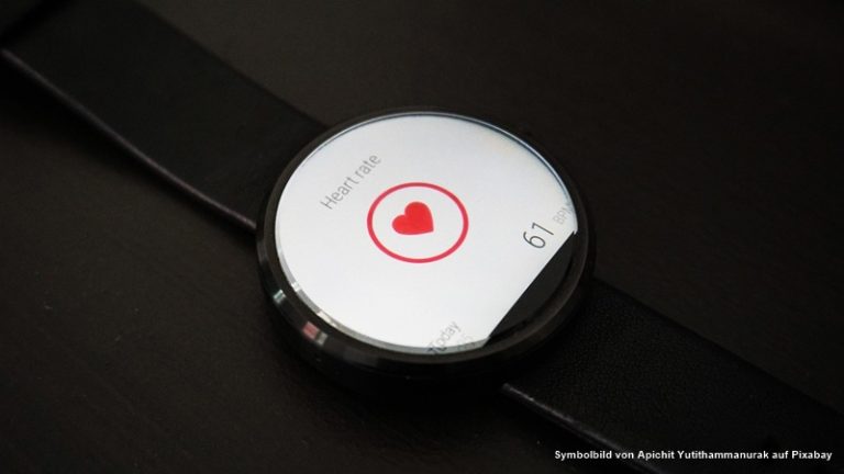 Mehr über den Artikel erfahren Smartwatch: So funktioniert Hausnotruf per Knopfdruck
