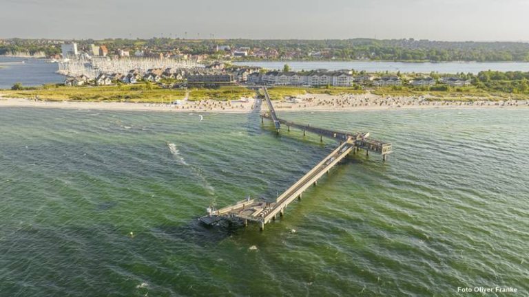 Mehr über den Artikel erfahren Mitten im Meer: Sehnsuchtsort Seebrücken