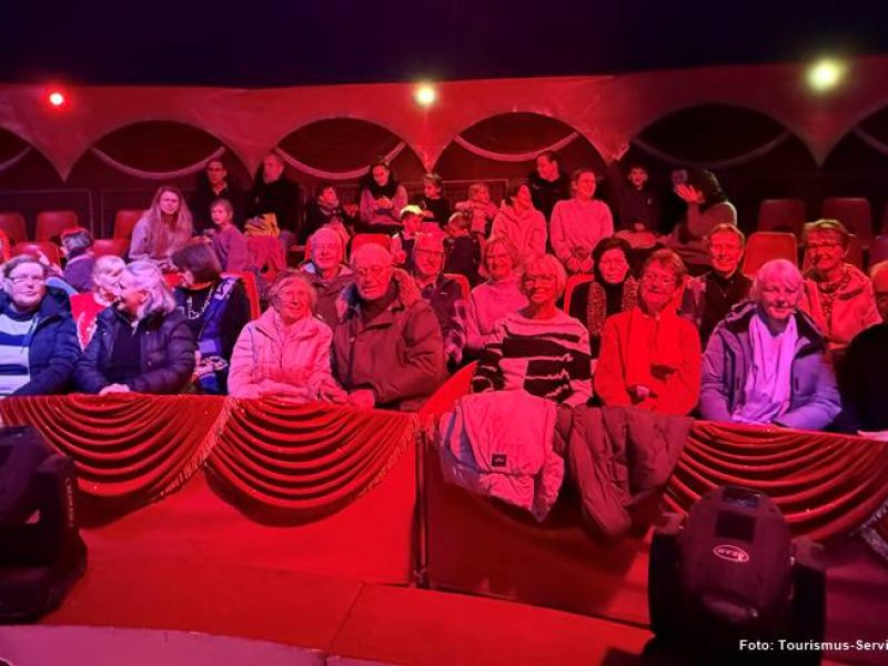 Tourismus-Service Grömitz und Zoo Arche Noah laden Seniorenbeirat zu „Circus Generation“ ein